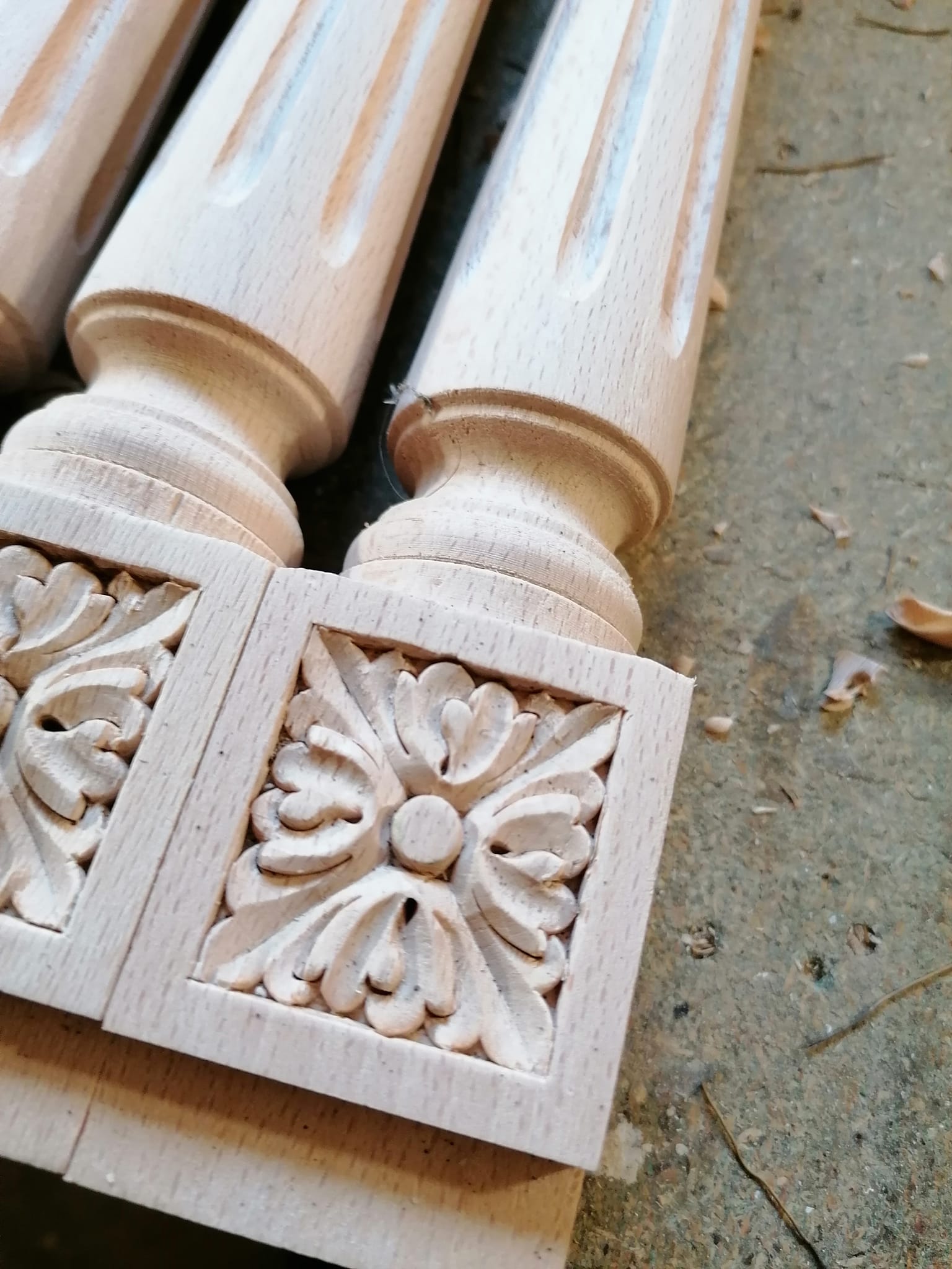 Sculpture du bois, une fleur de lys