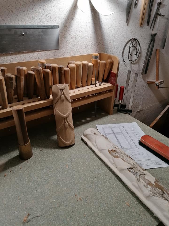 Sculpture du bois pour vos meubles personnalisés dans notre atelier